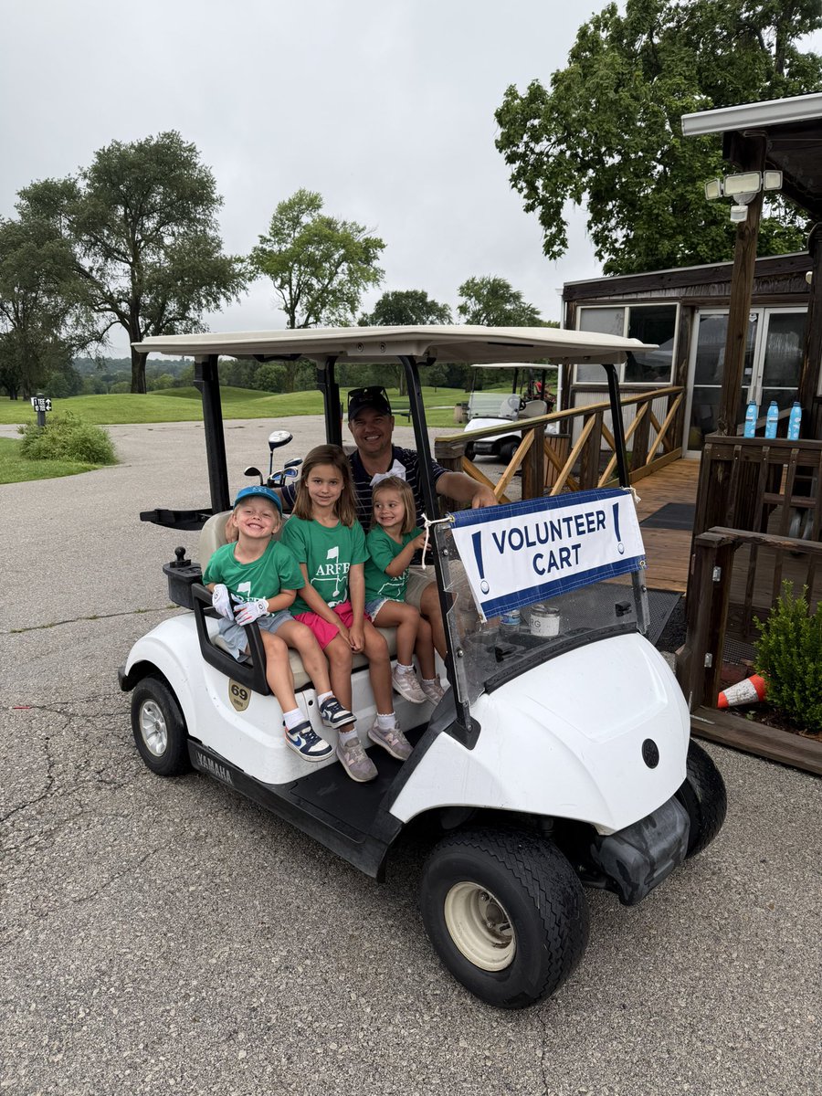 RockHighPres's tweet image. 15th year of a Round for Brian. Remembering Brian Euston ‘05 and supporting St Peter’s and Rockhurst. Thanks to Kathy and Kevin for having Fr Kramer, SJ and I come lead prayer. Some famous people were in the group if you look closely! AMDG