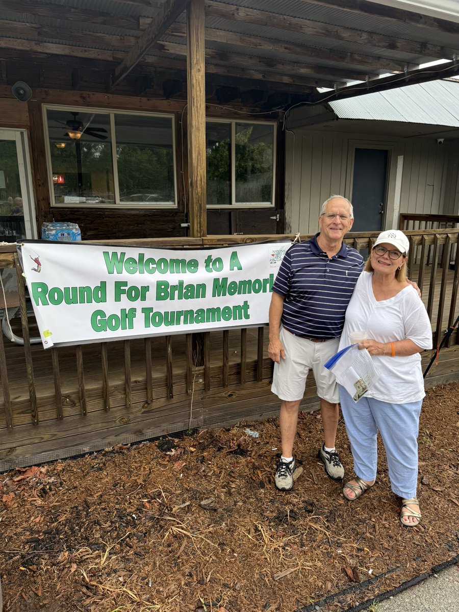 RockHighPres's tweet image. 15th year of a Round for Brian. Remembering Brian Euston ‘05 and supporting St Peter’s and Rockhurst. Thanks to Kathy and Kevin for having Fr Kramer, SJ and I come lead prayer. Some famous people were in the group if you look closely! AMDG