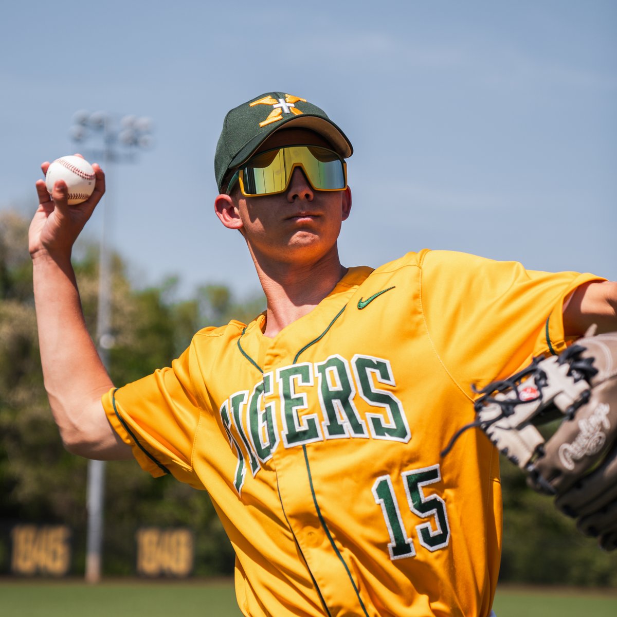 Saint Xavier High School tweet media