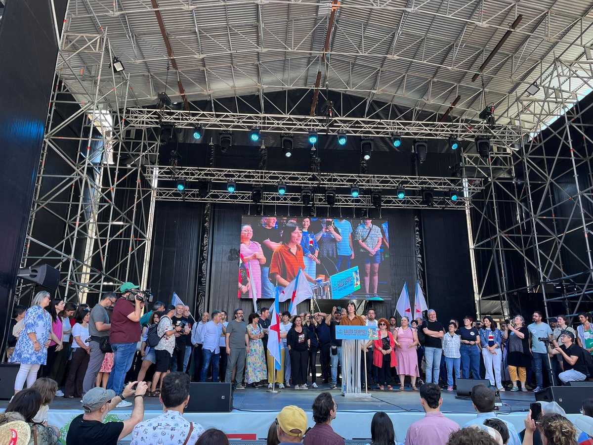 Esquerra_INT's tweet image. Avui, Dia da Patria Galega, hem estat al costat d’ @obloque a la manifestació de cada 25 de juliol a Santiago.
✊🏻 Des de Catalunya, tot el nostre suport al poble gallec en la seva lluita per la llibertat i la sobirania!