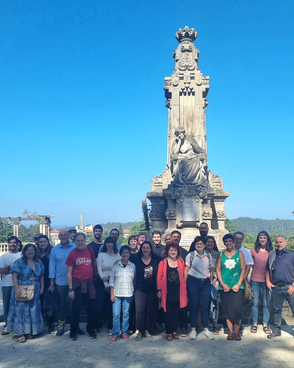 Esquerra_INT's tweet image. Avui, Dia da Patria Galega, hem estat al costat d’ @obloque a la manifestació de cada 25 de juliol a Santiago.
✊🏻 Des de Catalunya, tot el nostre suport al poble gallec en la seva lluita per la llibertat i la sobirania!