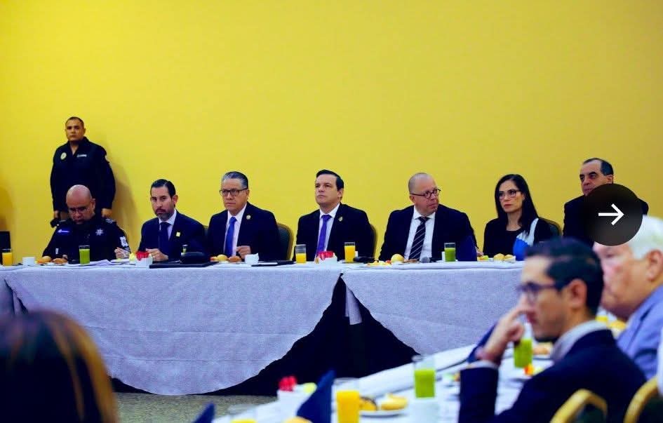 Participamos en la Mesa de Seguridad Ciudadana de #León en representación del <a href="/PoderJudicialGT/">Poder Judicial GTO</a>, donde presenté el estatus de indicadores del 1er semestre de este año, donde reafirmamos el compromiso de construir la seguridad en equipo y la coordinación entre autoridades.