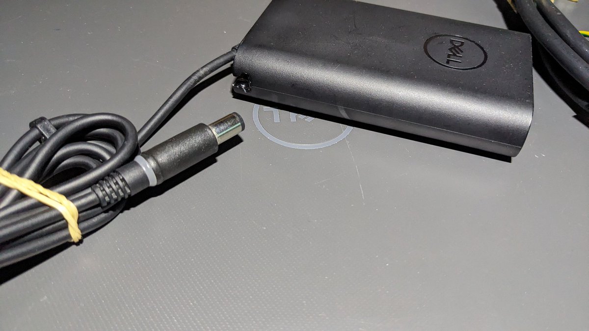 dragon9uest's tweet image. ツキがない。gptに教えてもらったアダプターを買ったらノートパソコンに刺さらん。買いなおし…。ちなみに、gptは掌返しを発動…。