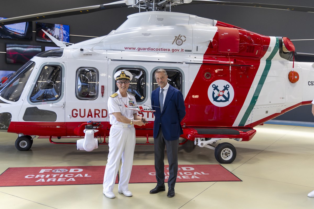 Leonardo_IT's tweet image. Lo scorso 18 luglio, presso lo stabilimento produttivo di #Leonardo a #Vergiate (VA), è stato presentato il programma per i nuovi elicotteri Search and Rescue (#SAR) #AW139 della @guardiacostiera.
Il programma prevede l’ingresso di 14 nuove unità nella flotta elicotteristica…