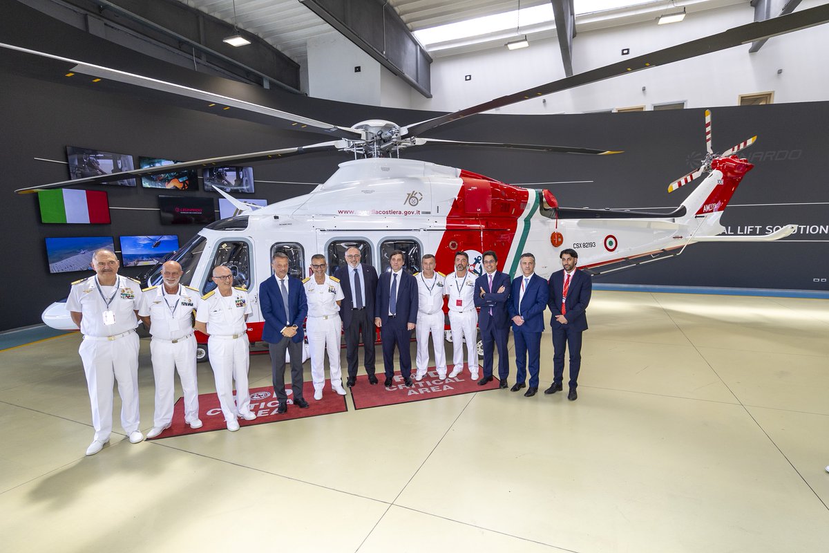 Leonardo_IT's tweet image. Lo scorso 18 luglio, presso lo stabilimento produttivo di #Leonardo a #Vergiate (VA), è stato presentato il programma per i nuovi elicotteri Search and Rescue (#SAR) #AW139 della @guardiacostiera.
Il programma prevede l’ingresso di 14 nuove unità nella flotta elicotteristica…