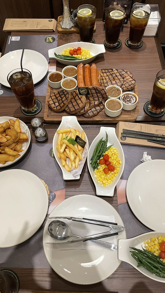 disapspsrr's tweet photo. 🥩🥗🍹🍽️ https://t.co/pc4m5W8kv2