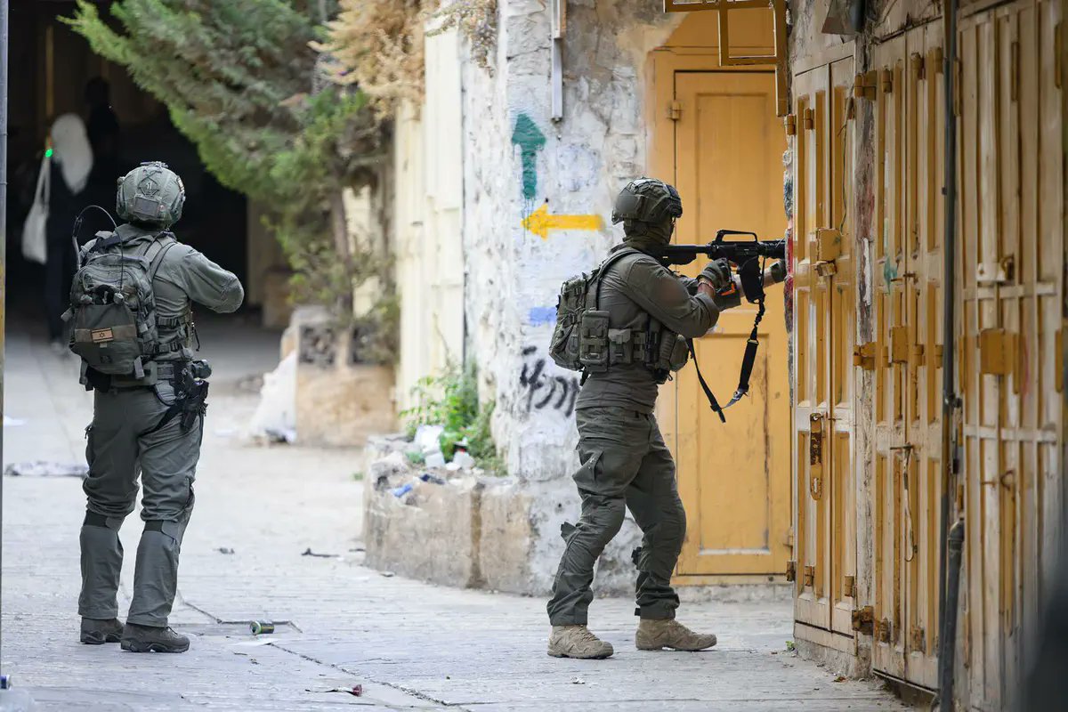 arutz7heb's tweet image. מאחורי הקווים: כך נלחמים לוחמי המילואים
מאות מבצעים, מאות מחבלים שנעצרו, נשק רב שהוחרם - וכל זה כמעט מבלי שנשמע עליהם. כך נראתה הלחימה השקטה בגזרת יהודה ושומרון
inn.co.il/news/674918