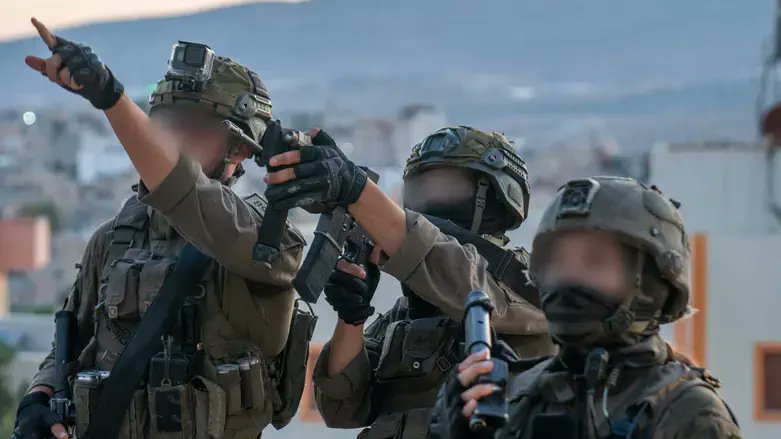 arutz7heb's tweet image. מאחורי הקווים: כך נלחמים לוחמי המילואים
מאות מבצעים, מאות מחבלים שנעצרו, נשק רב שהוחרם - וכל זה כמעט מבלי שנשמע עליהם. כך נראתה הלחימה השקטה בגזרת יהודה ושומרון
inn.co.il/news/674918