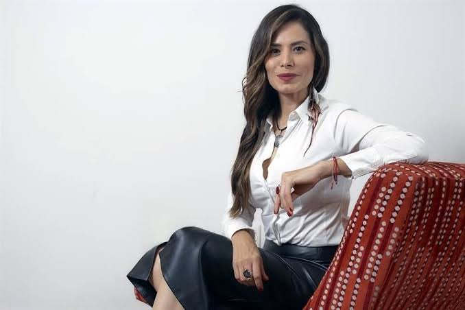 Ivangarme's tweet image. Que la alcaldesa de @GuadalajaraGob @VeroDelgadilloG que le gusta posar para las cámaras y realizar videos todo le pasa de noche en su ciudad y es la última en enterarse de lo que acontece, pues todo lo deja en manos de su gerente @bernardoferlab y en sus gurús de comunicación