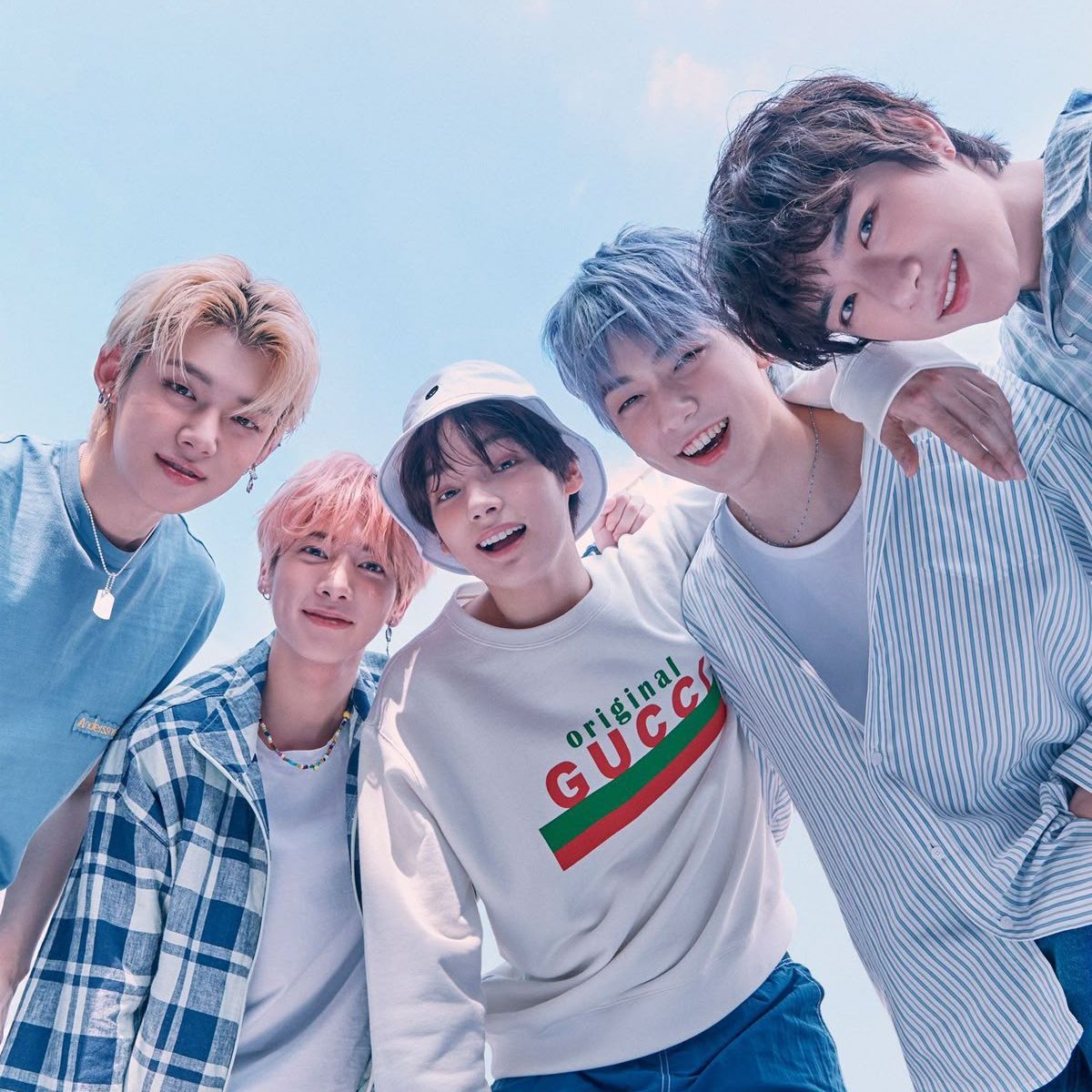 parallelseason's tweet image. VIVIZ and TXT, appearing as HUNTR/X and SAJA BOYS, are set to deliver a special collaboration stage on Day 2 of the SBS Gayo Daejeon Summer Festival this July 27.

🔗 - m.entertain.naver.com/home/article/3