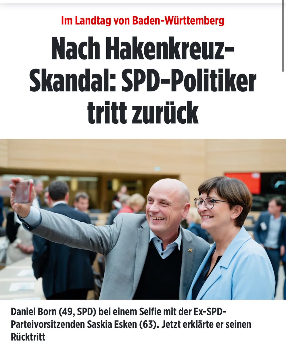 Rene_Springer's tweet image. Ein SPD-Abgeordneter malt im Landtag ein Hakenkreuz – aus Protest gegen die AfD. So irre ist der politische Zustand der Altparteien inzwischen.
Hoffentlich erkennen immer mehr Bürger, von welchem Menschenschlag sie regiert werden – und treffen beim nächsten Mal eine klügere…