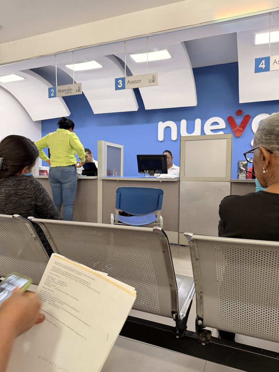 Solo 2 funcionarios trabajando y la Eps full  que falta de respeto para el usuario. <a href="/NuevaEPS_/">NUEVA EPS</a>