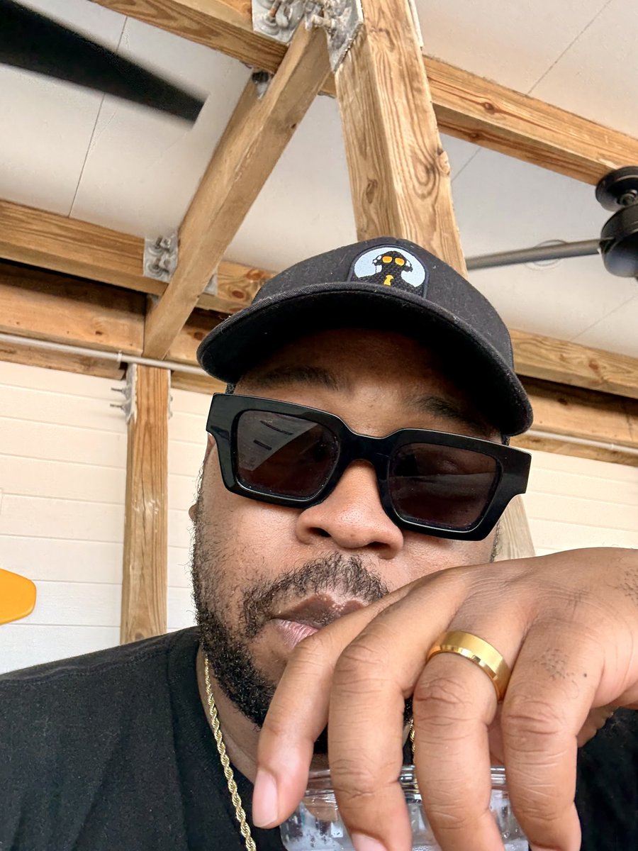 LuaTzz's tweet image. Gm 𝕏 fam (say it back) 🫵

Cheers to the weekend 🥂