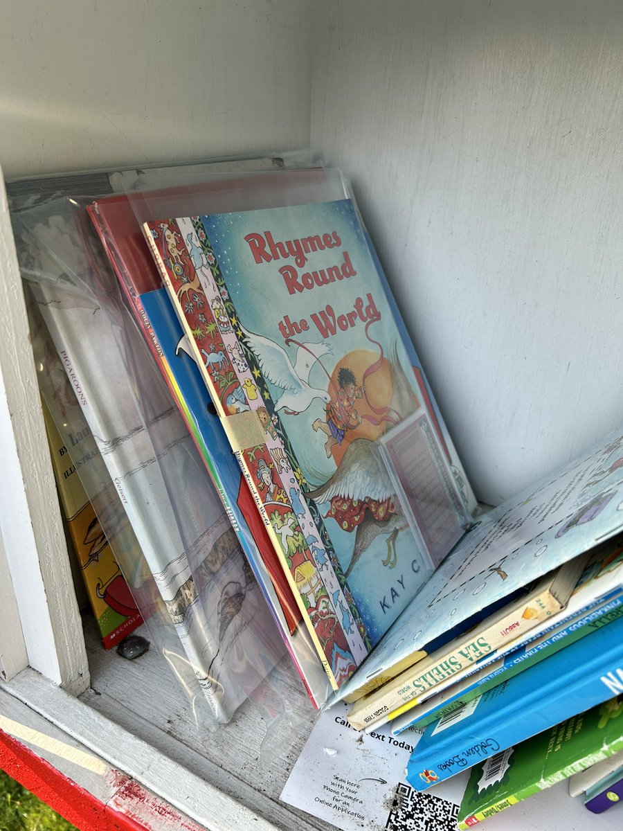 LilLgLibraries's tweet image. Fresh Books &amp;amp; Cards out and about.