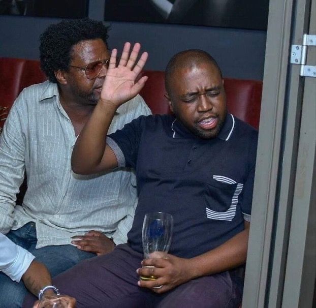 smileycherry2's tweet image. Friend: "Si uchange network bana, zingine ziko na offers poa!"
Me: Busy enjoying Smarta Weekly 500 — 14GB, 225 all-net minutes, free Airtel calls na Rudishiwa.
Sitoki hapa,Introducing Smarta Weekly Bundles.