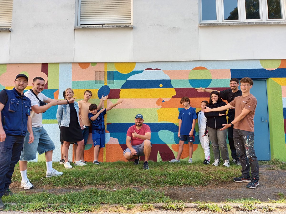 VilleArras's tweet image. 🎨 Une fresque haute en couleurs vient d’être réalisée au pied de la résidence Goudemand !

Portée par Pas-de-Calais Habitat, le Club de Prévention &amp;amp; Les Rats d’Arras, elle illustre comment la TFPB permet d’embellir les quartiers et renforcer le lien social. #Arras #ArtUrbain