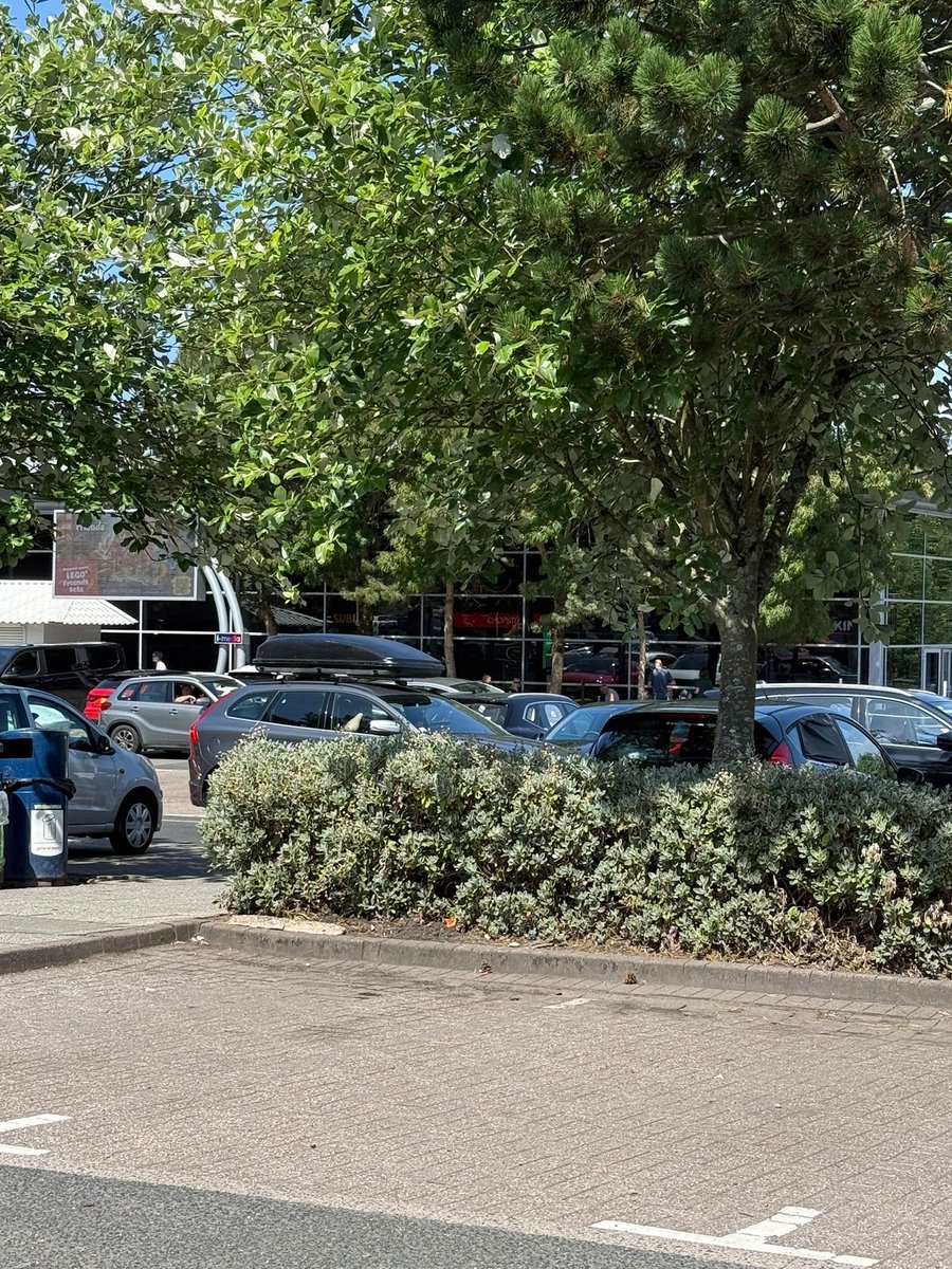 MrsLowriAJones's tweet photo. @welcomebreak What’s the issue at Hopwood park car park. We’ve been waiting 40mins to get out of the car park https://t.co/wVvZfeGTef