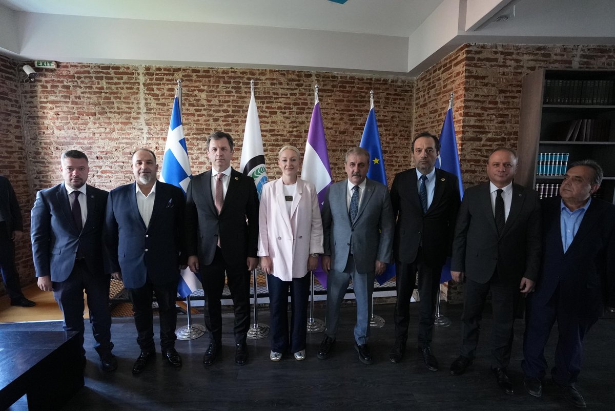 Genel Başkanımız Sayın Mustafa Destici, beraberindeki başkanlık divanı üyelerimiz Recep Tufan, Doç. Dr. Emin Serin ve Türker Yörükçüoğlu ile birlikte, Dostluk Eşitlik Barış Partisi Genel Başkanı Sayın Çiğdem Asafoğlu’nu ziyaret ettiler.

Görüşmede, Batı Trakya Türkleri’nin