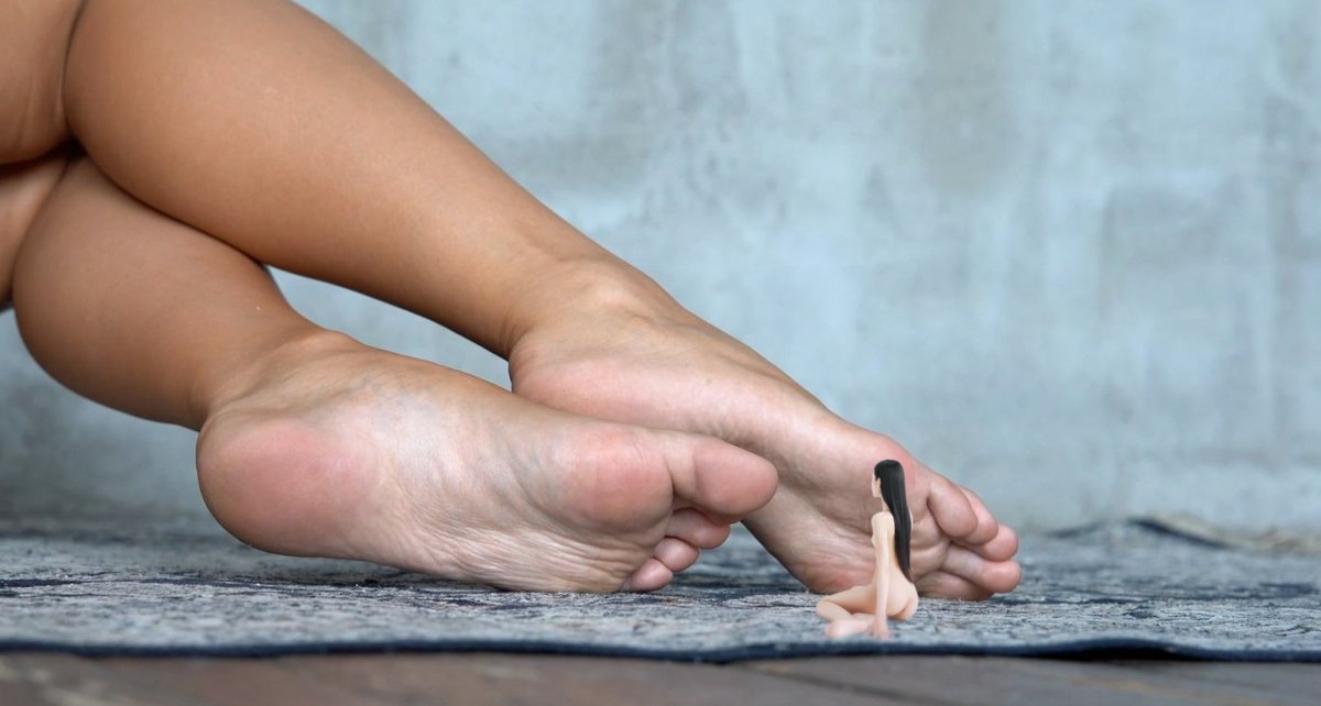 #sizetwitter #shrunkenwoman