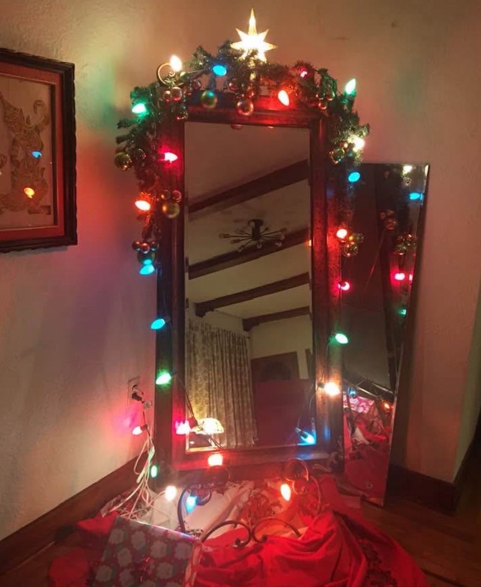 TolarMiles's tweet photo. It’s hot outside, have some fun! It’s Christmas in July! #ChristmasInJuly #amwriting https://t.co/FvHhC1Lji4
