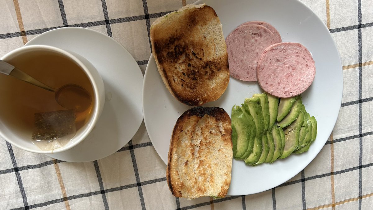 #AutopistaConTodo buen día equipo, el desayuno de hoy!!.  Un baterista que ya partió fue Yolito con su show de tocar la batería de cabeza