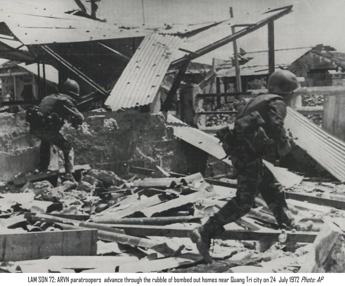 WarsIndo's tweet image. LAM SON 72: ARVN paratroopers advance through the rubble of bombed out homes near Quang Tri city on 24 July 1972