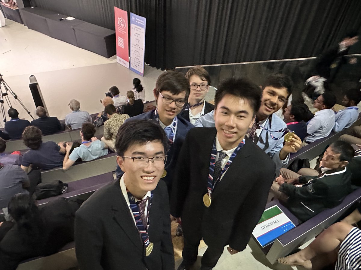 AAPTHQ's tweet image. Congratulations to the five U.S. Physics members for each earning a Gold Medal making the team the only country to achieve five Gold Metals. 🥇🥇🥇🥇🥇
Read more ➡ ow.ly/LLjK50WvfW5 #USPhysicsTeam2025