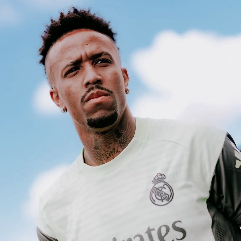 RubenMartinAS's tweet image. 📌 Más allá de los rumores sobre la llegada de un nuevo central, Xabi Alonso mantiene plena confianza en Éder Militão y cree que puede recuperar su mejor versión para ser clave en defensa. Sus buenos minutos frente al PSG ilusionaron mucho.
Paciencia, eso sí, importante.
