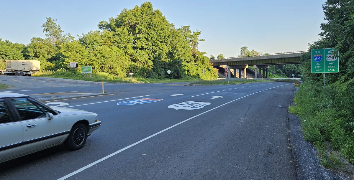 VaDOTStaunton's tweet image. New pavement markings on Route 250 help prevent confusion and smooth traffic flow approaching the junction with I-64 on Afton Mountain (near the Augusta/Nelson county line).
The markings help local motorists as well as visitors coming off Skyline Drive and Blue Ridge Parkway.
