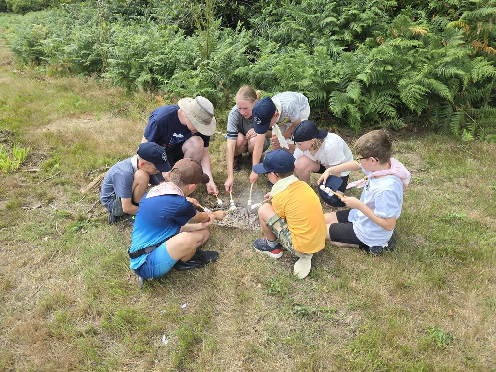 3rdBanstead's tweet image. Camp fire pizza and marshmellows