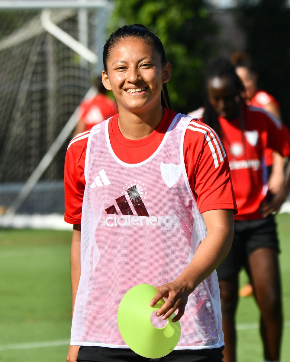 SevillaFC_Fem's tweet image. Nueva semana de trabajo finalizada. 👌⚽️🤍❤️
#SevillaFCFem #LigaFMoeve #WeareSevilla