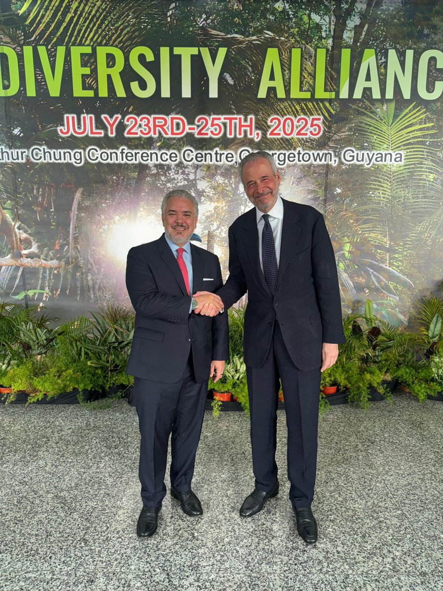 IvanDuque's tweet image. En el marco de la Alianza Global por la Biodiversidad, conversé con André Corrêa do Lago, presidente de la #COP30 (@Cop30noBrasil). Hablamos sobre soluciones de mercado basadas en la naturaleza y la importancia de esta COP, en el mes de noviembre en Belém, para proteger el bioma…