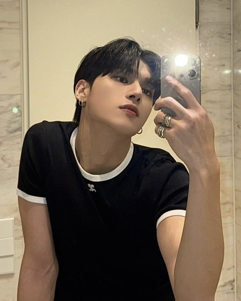 JWYcomfort's tweet photo. 🖤                                                 💙 https://t.co/E3i4ToxIXH