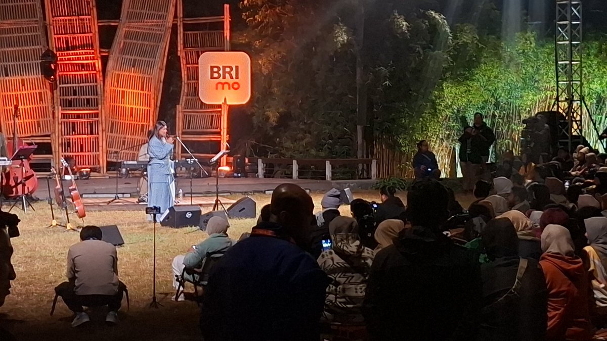 Monita Tahalea di BRI Jazz Gunung Series 2 Bromo.
Amphitheater, Jiwa Jawa Resort Bromo, Probolinggo, Jawa Timur, Jum'at (25/7/2025).

<a href="/MonitaTahalea/">Monita Tahalea</a> 
<a href="/BANKBRI_ID/">BANK BRI</a> 
<a href="/promo_BRI/">BANK BRI</a> 

#jazzgunung
#jazzgunungseries
#jazzgunungbromo