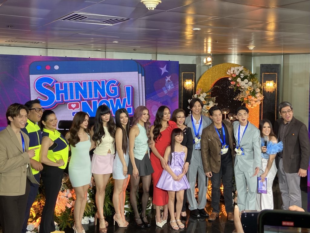 kodupdate's tweet image. Fresh faces. Big dreams. Bright futures. ❤️
Meet #StarMagic’s next big stars! 💫
#ShiningNowContractSigning #TatakStarMagic