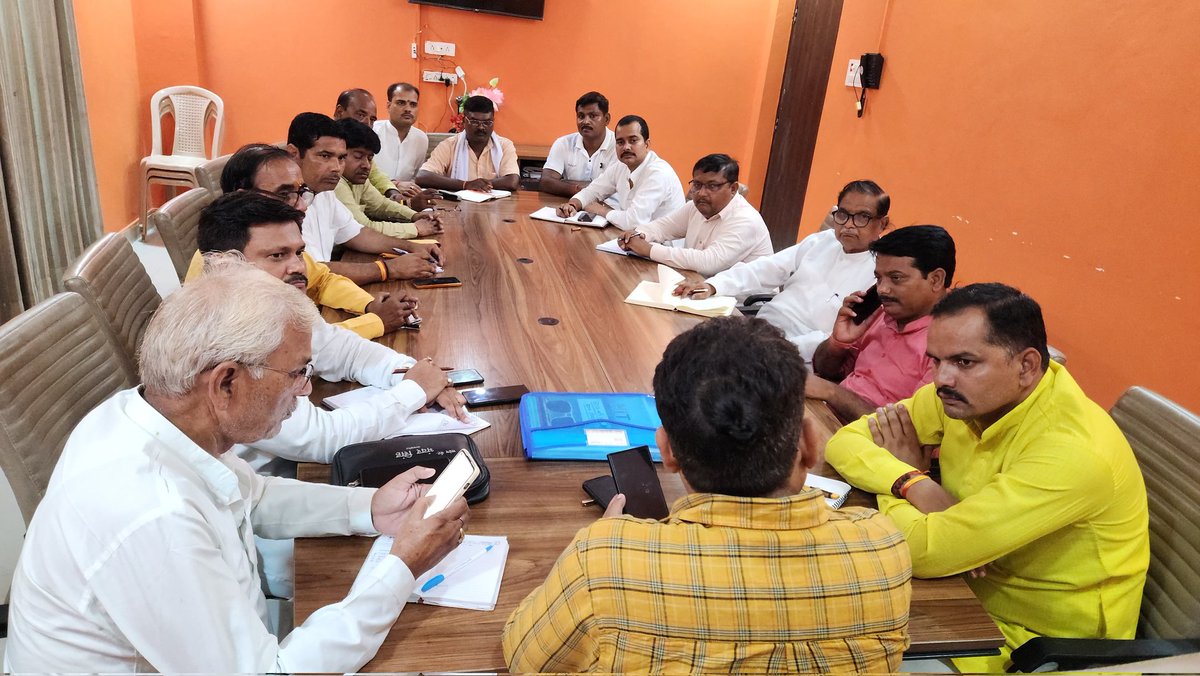 Sudhakar Shukla (@sudhakarshuklab) on Twitter photo आज पार्टी जिला कार्यालय पर जिला अध्यक्ष श्री राजेश शुक्ला जी ने जिले के सम्मानित पदाधिकारी व मोर्चा अध्यक्षों के साथ बैठक कर नगर पालिका परिषद महमूदाबाद के उपचुनाव, मिश्रिख नगर पालिका के चुनाव की योजना रचना तैयार कराई! <a href="/BJP4UP/">BJP Uttar Pradesh</a> <a href="/sanjayraiupbjp/">Sanjay Rai</a>
<a href="/BJP4India/">BJP</a> आज पार्टी जिला कार्यालय पर जिला अध्यक्ष श्री राजेश शुक्ला जी ने जिले के सम्मानित पदाधिकारी व मोर्चा अध्यक्षों के साथ बैठक कर नगर पालिका परिषद महमूदाबाद के उपचुनाव, मिश्रिख नगर पालिका के चुनाव की योजना रचना तैयार कराई! <a href="/BJP4UP/">BJP Uttar Pradesh</a> <a href="/sanjayraiupbjp/">Sanjay Rai</a>
<a href="/BJP4India/">BJP</a>