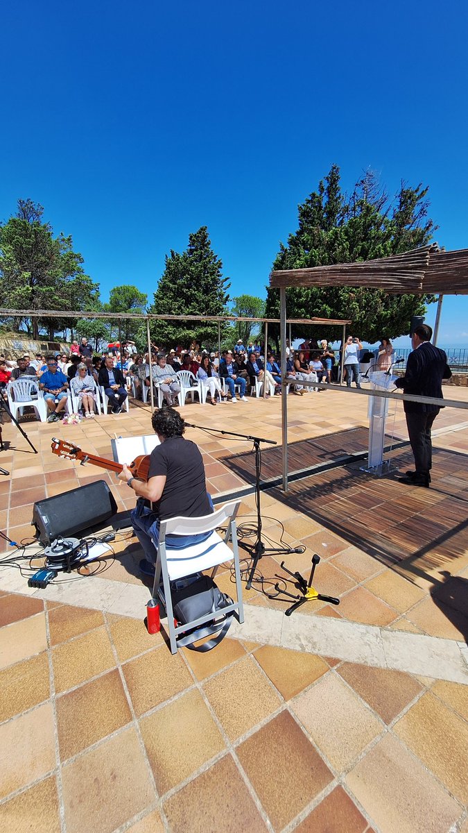 🥀 Sense biberons per segon any consecutiu, avui s'ha celebrat a la Cota 705 de la serra de Pàndols l'acte de commemoració de l'inici de la batalla de l'Ebre, avui fa 87 anys. La filla de l'últim president de l'Agrupació de la Lleva del 41, Carme Godall, ...