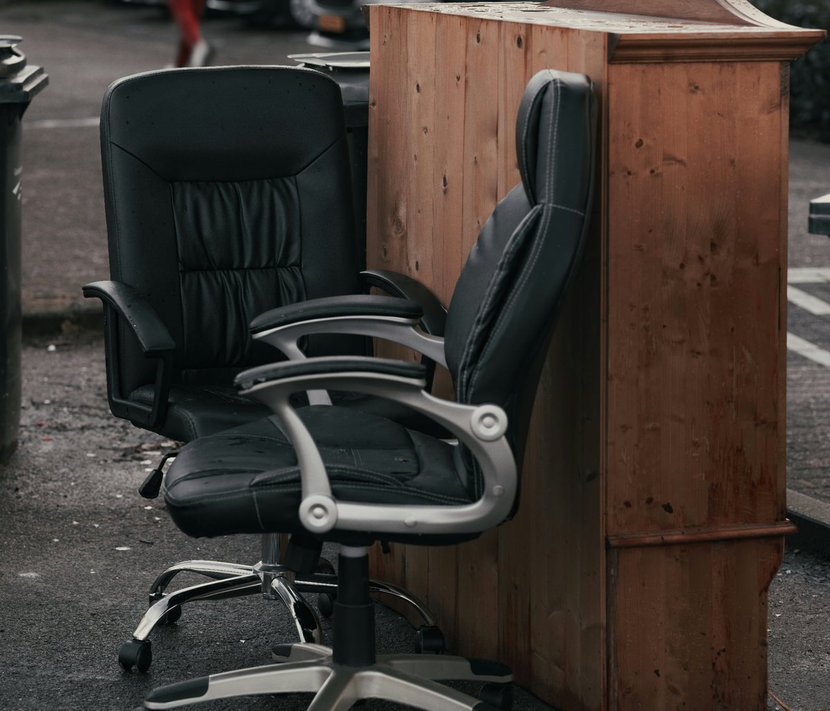 WarpIt_'s tweet photo. In the UK alone, an estimated 1.2 million perfectly good office desks and 1.8 million chairs are sent to landfill every year. Here are 10 of the most commonly #reused items on Warp It, and why they're worth holding onto.
https://t.co/h2R5mvViuw https://t.co/P0AxtlHk8g