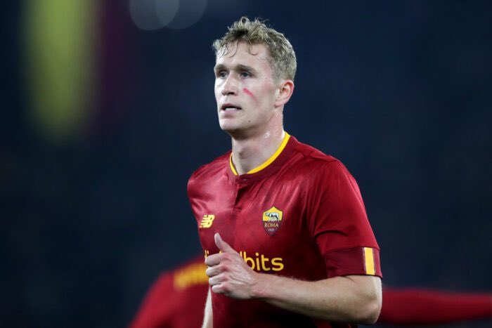 troillgutt's tweet photo. Troillgutt erfarer:
Flere klubber på banen for Solbakken. Utenlandsspill mest aktuelt – norsk fotball fortsatt uaktuelt pdd.
 Solbakken positiv til FCK, men uenighet med Roma angående sum. Samsunspor har budt det Roma vil ha, men Solbakken ikke interessert i Tyrkia. https://t.co/Jfx6DAT0Kk