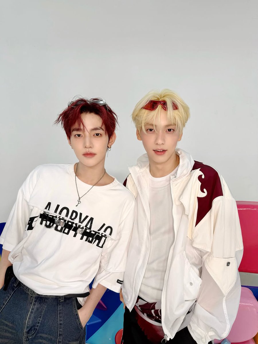 ジャンハオ着用　黒　長袖Tシャツ　ZEROBASEONE zhanghao 章昊 ジャンハオ着用 赤 長袖Tシャツ ZEROBASEONE zhanghao 章昊