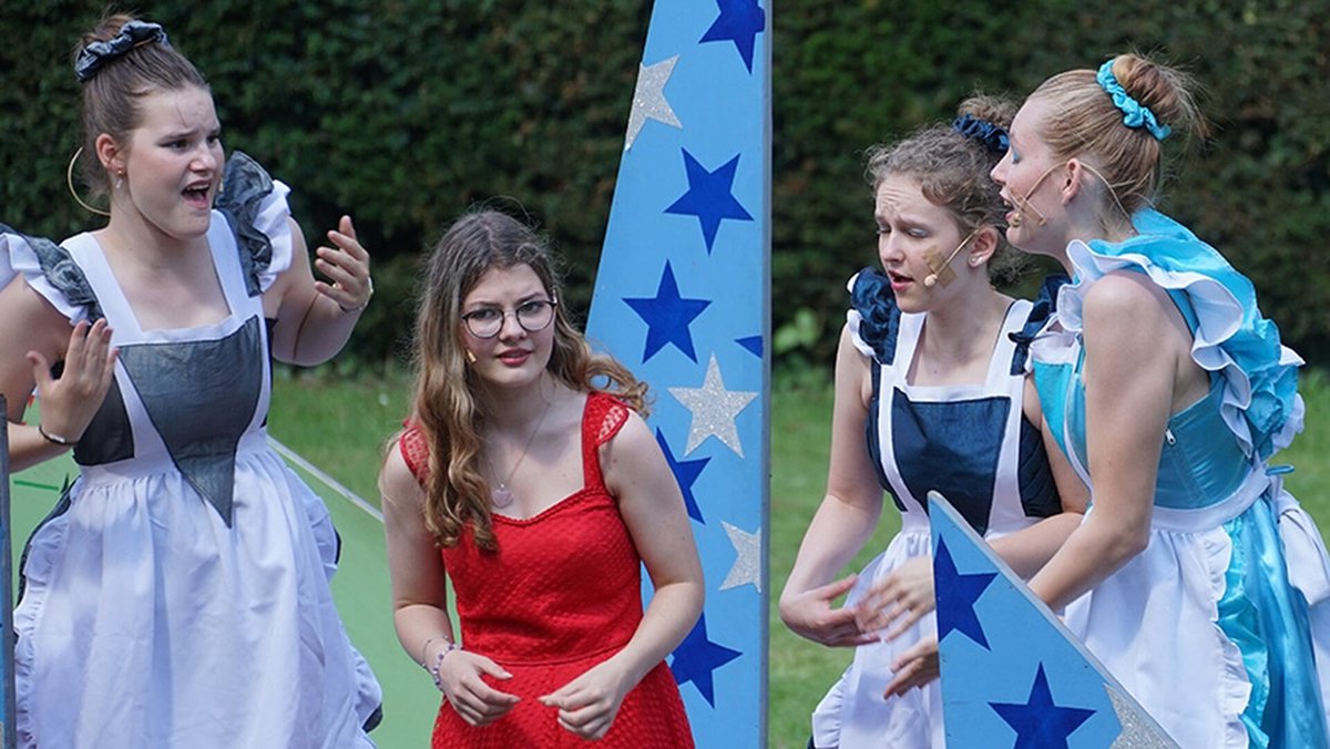 Theatergroep Mariahout Belle en het Beest dlvr.it/TM6R72