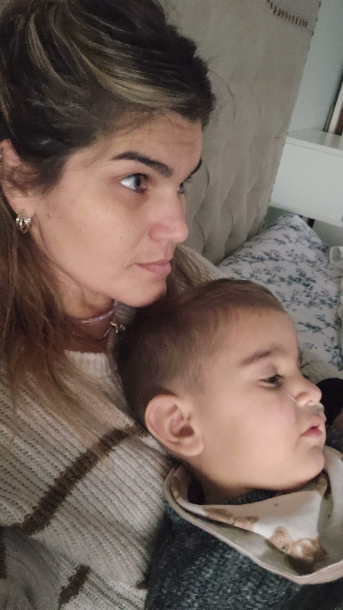 Aparezco poco por las redes
Hila con vomitos me demanda mas tiempo y atención,  también contención. Necesita ser trasplantado y que todo esto pase.. Ya esta empezando a NO pasarla bien y eso me preocupa, entristece y me estresa muchísimo.
RECUERDEN QUE DONAR ORGANOS SALVA VIDAS.