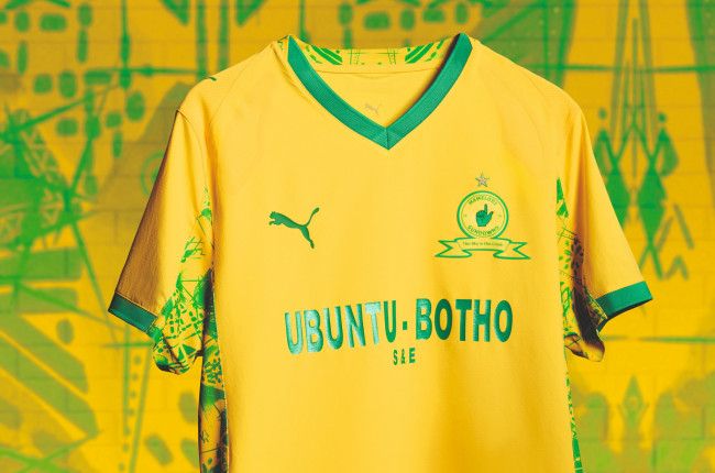 KickOffMagazine's tweet image. Downs 2025/26 kits spark debate: Is there no change? 🧐
Mamelodi Sundowns' newly released 2025/26 kits have sparked widespread discussion on social media, with some users pointing out similarities to previous seasons designs.
Full story ➡️ ow.ly/He3Y50Wverl