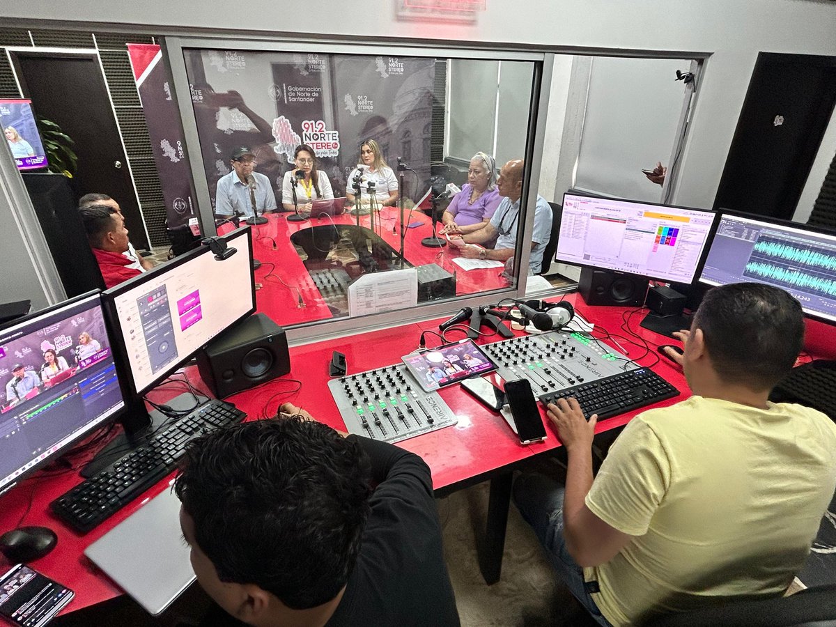ARN Colombia (@arncolombia) on Twitter photo #EnVivo ‘Dialogar para sanar un Catatumbo herido: desde la verdad hacia la reconciliación’
Las organizaciones de derechos humanos, familiares de víctimas y comparecientes de Fuerza Pública ante la <a href="/JEP_Colombia/">Jurisdicción Especial para la Paz</a> dialogan sobre el impacto de las ejecuciones extrajudiciales. #EnVivo ‘Dialogar para sanar un Catatumbo herido: desde la verdad hacia la reconciliación’
Las organizaciones de derechos humanos, familiares de víctimas y comparecientes de Fuerza Pública ante la <a href="/JEP_Colombia/">Jurisdicción Especial para la Paz</a> dialogan sobre el impacto de las ejecuciones extrajudiciales.