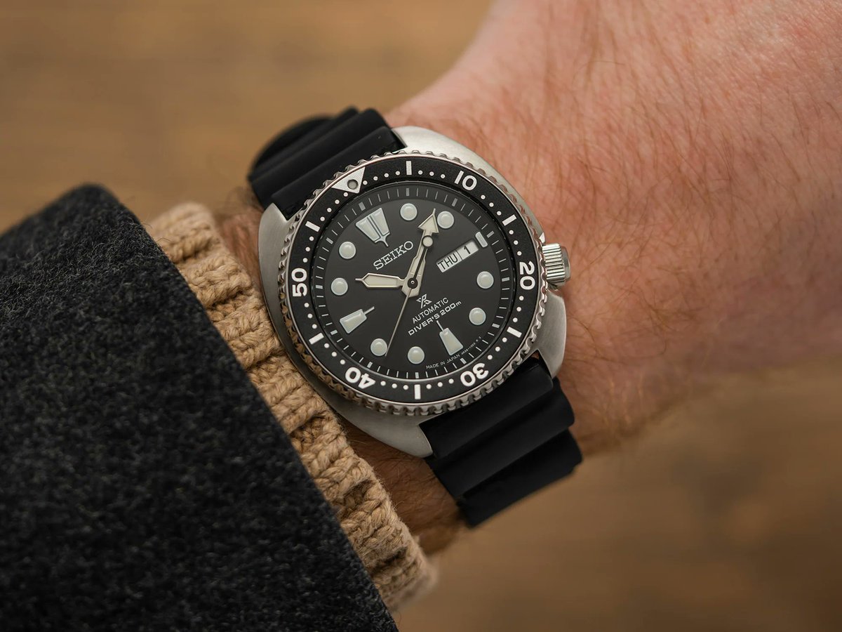 baldassarreted's tweet image. In our latest review, we're taking a deep dive into Seiko's cult-classic dive watch under $500, the Seiko Turtle SRPE93. Read it now at the link below!
teddybaldassarre.com/blogs/watches/…
#Seiko #SeikoWatches #DiveWatch #SeikoTurtle #AffordableWatches #WatchCommunity #WatchEnthusiast