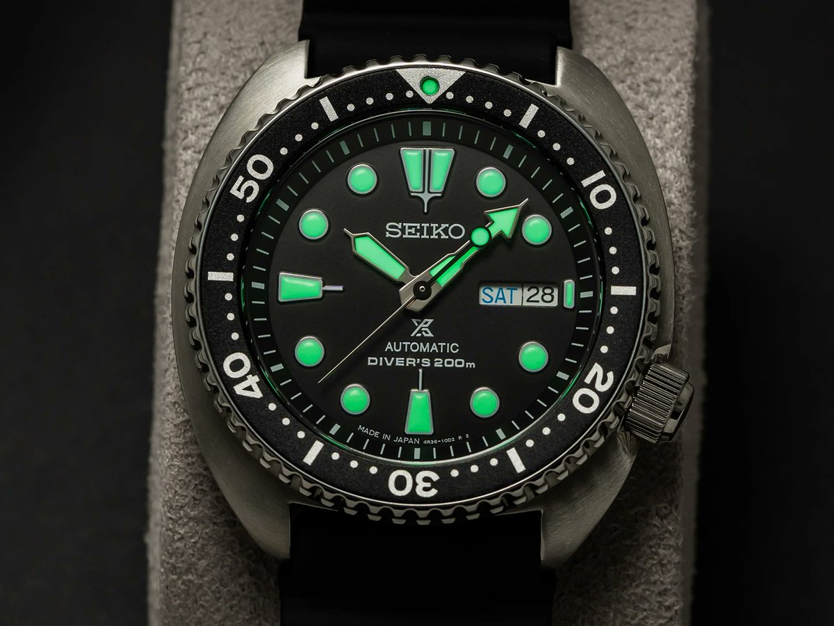 baldassarreted's tweet image. In our latest review, we're taking a deep dive into Seiko's cult-classic dive watch under $500, the Seiko Turtle SRPE93. Read it now at the link below!
teddybaldassarre.com/blogs/watches/…
#Seiko #SeikoWatches #DiveWatch #SeikoTurtle #AffordableWatches #WatchCommunity #WatchEnthusiast
