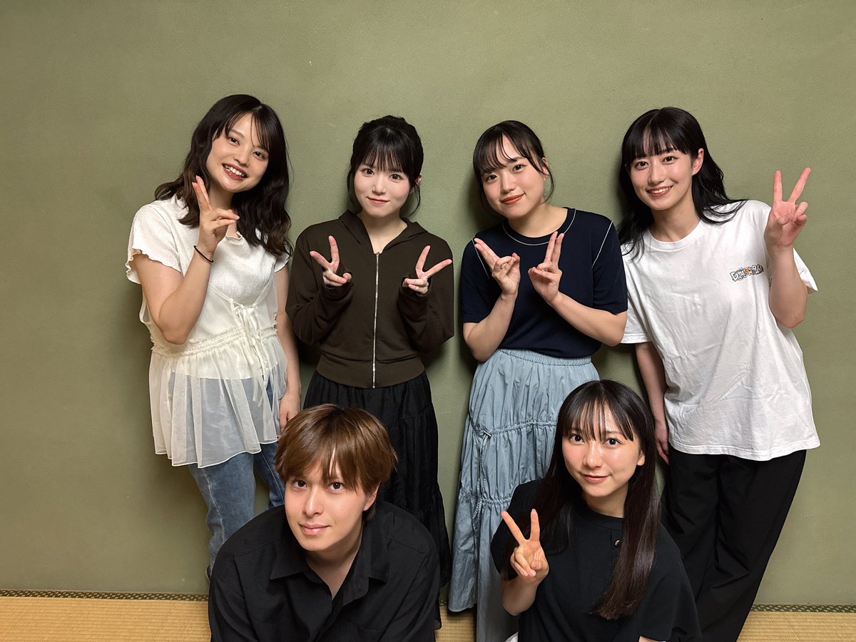 kaigyacstage's tweet image. 本日は、
月シア#17
「ジャンバリ家族」の
メインビジュアル撮影でした🎰
暑い中の撮影でしたが、
終始みなさま笑顔で無事撮影が終了いたしました!🌟
それぞれのイメージの衣装を身に纏うと、
もうすでに面白くなる予感が…😊…