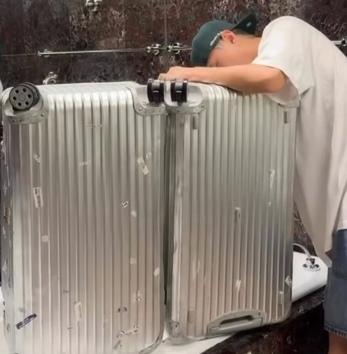 캐리어 : 히히재밋다