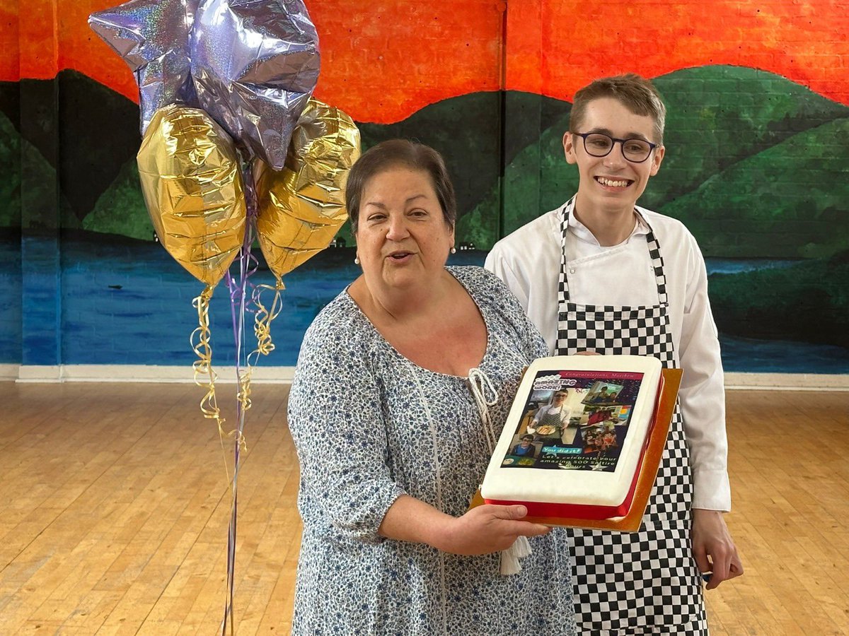 jackiebmsp's tweet image. Brilliant to present Garelochhead's Matthew Smith with a well-deserved certificate for 500 hours of volunteering.
Matthew serves up fresh food in Centre 81's community café almost every day!