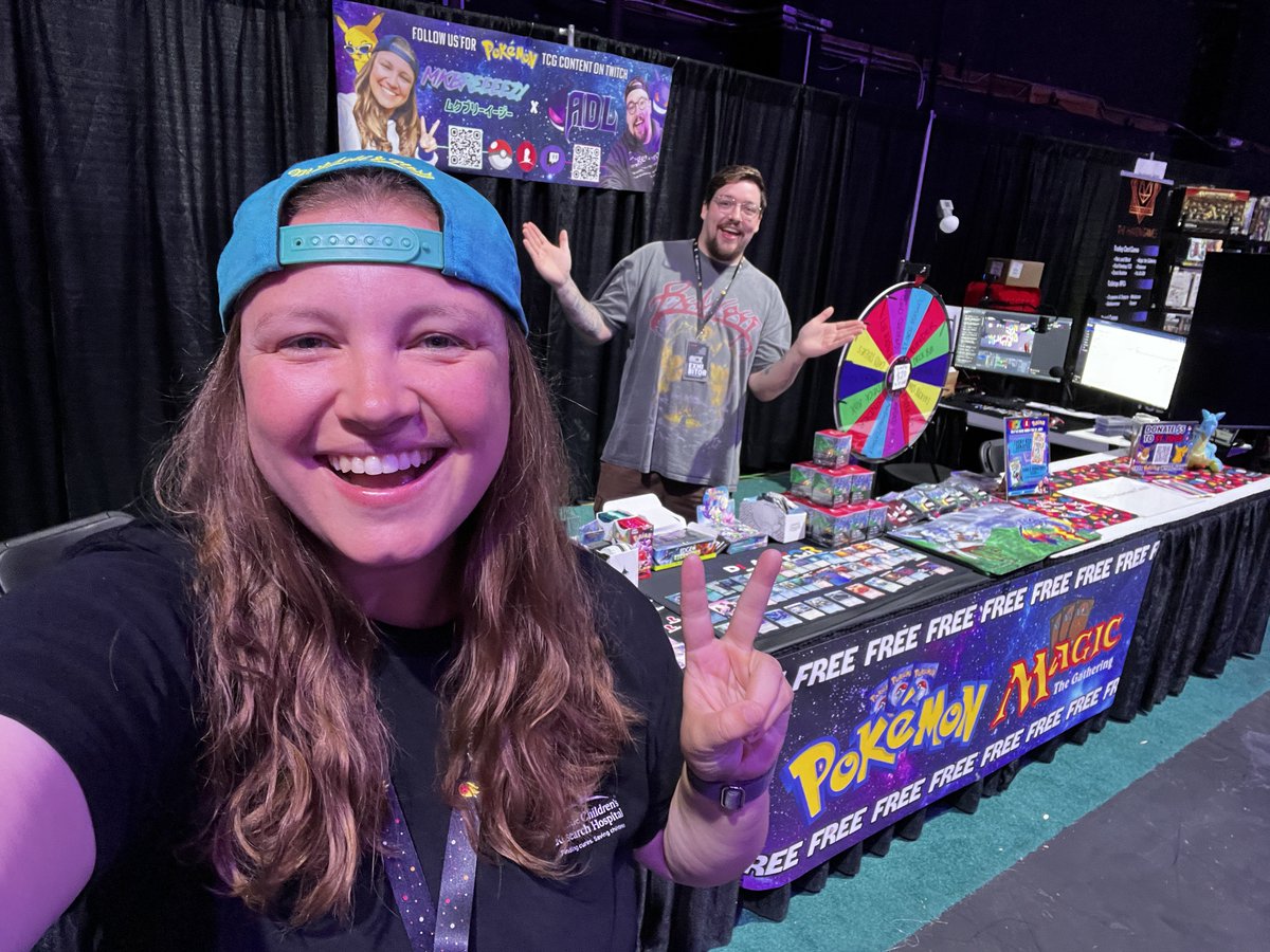 MKBreeeezy's tweet image. Come by and see us at @GCXEvent today and have a chance to win a vintage Fossil Pack! Raising money for @StJude all weekend! ❤️🎉